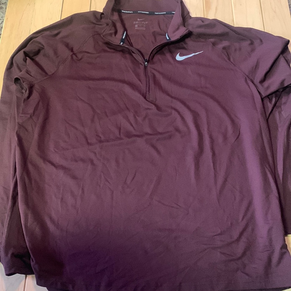 Men’s Nike maroon 1/4 zip dri fit top